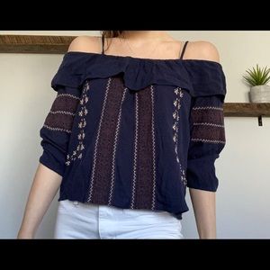American Eagles off the shoulder navy shirt!😍